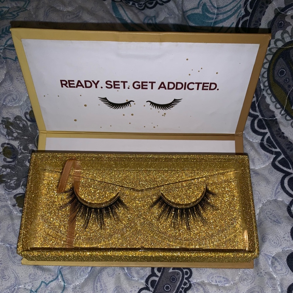 Lashaholic Luxury Lashes
